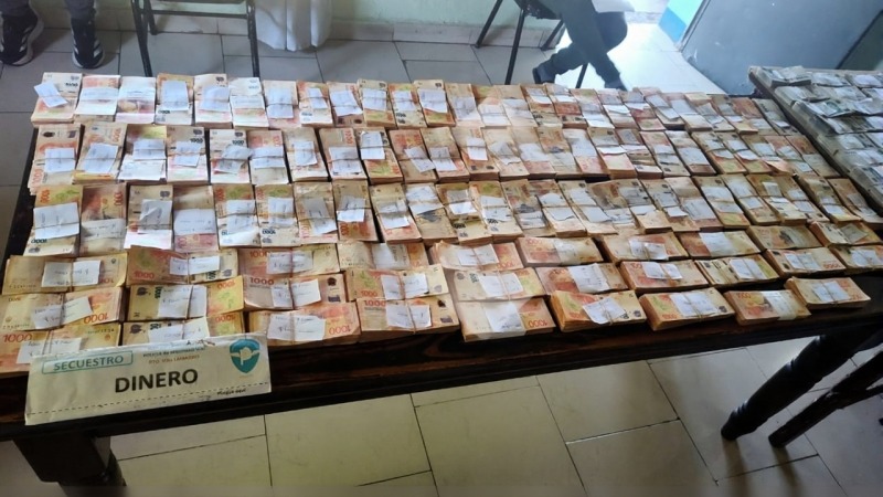 Retuvieron a un camionero que llevaba casi 34 millones de pesos